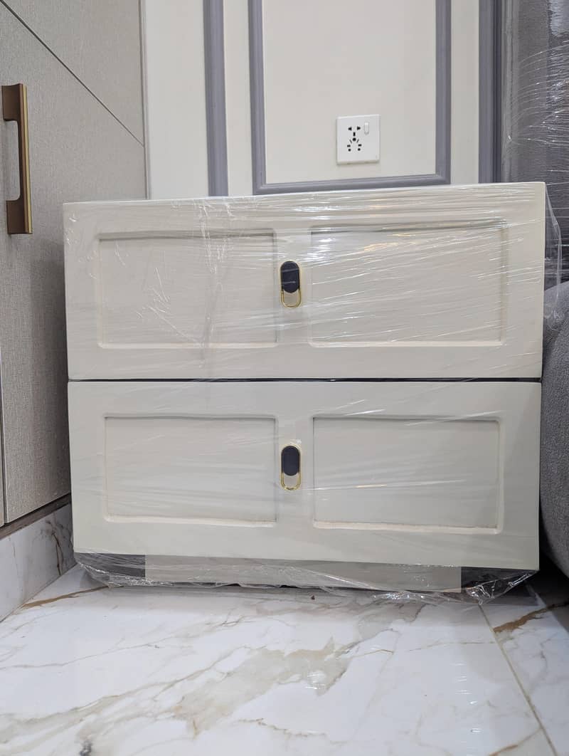 Side tables 0