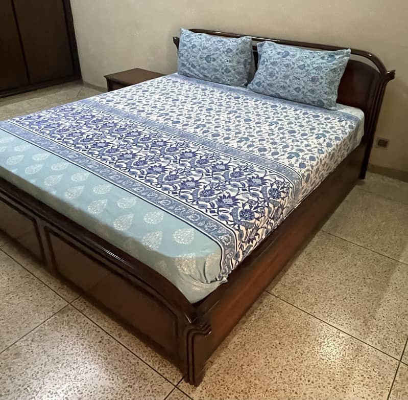 Custom made Solid Queen Size 2 side tables Spring mattress 0