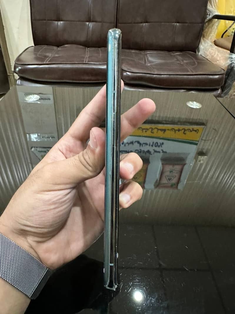 One plus 9 pro 8/256 with box 4