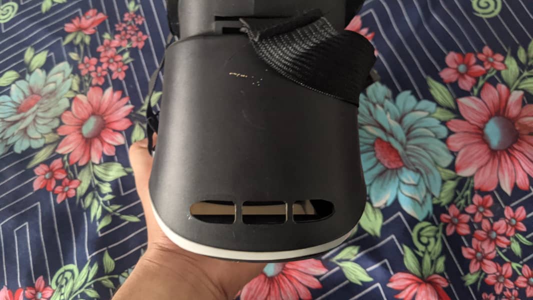 VR box with remote 4