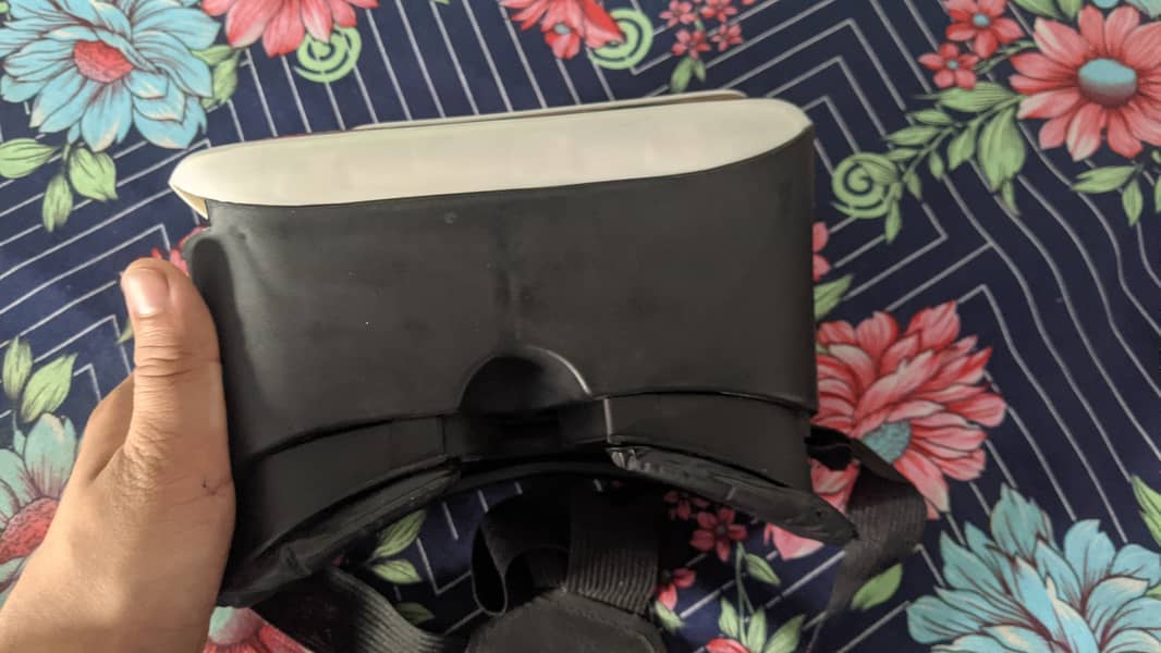 VR box with remote 10