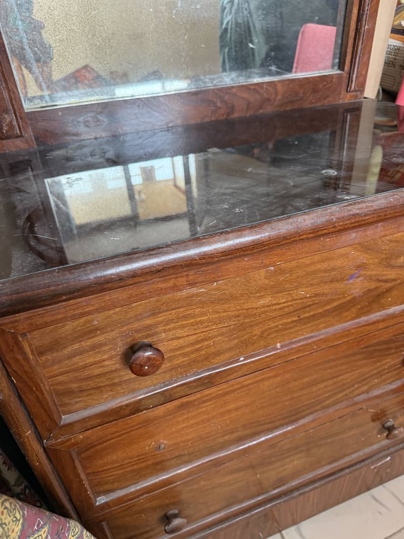 Solid wood dressing table with three drawers 3