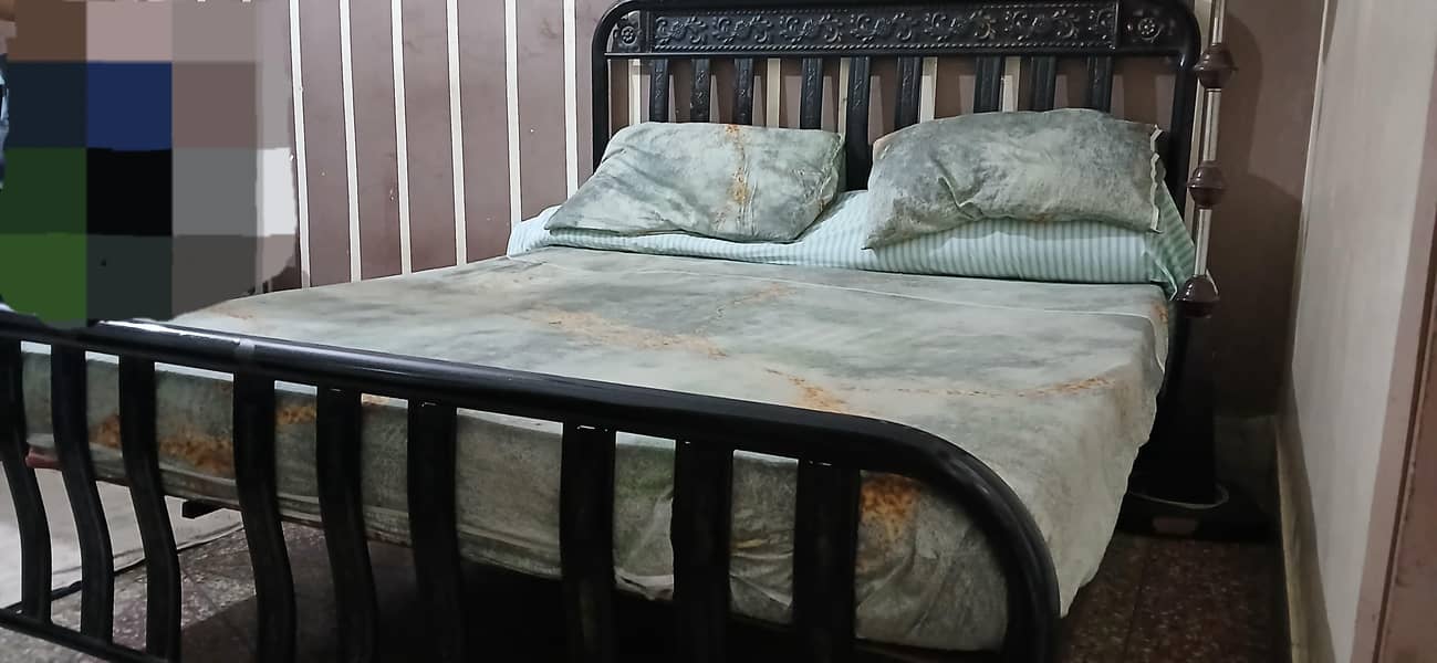 Queen size Bed 2
