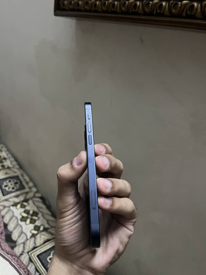 iPhone 12 0