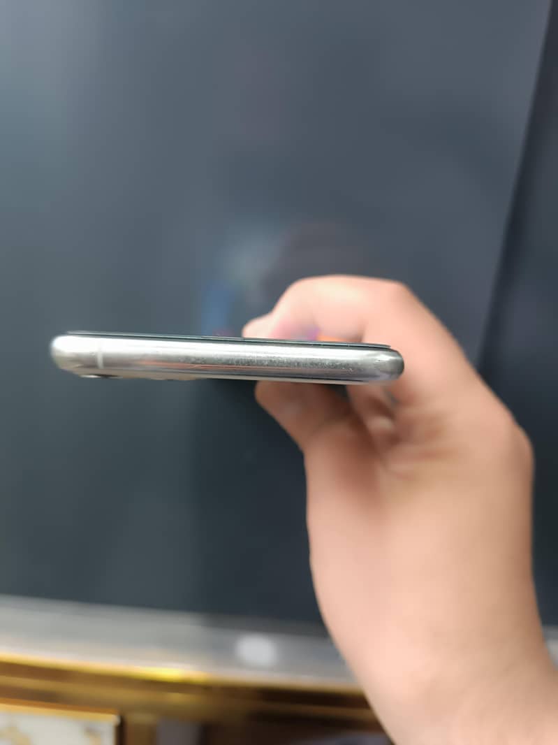 iPhone 11 pro max 4