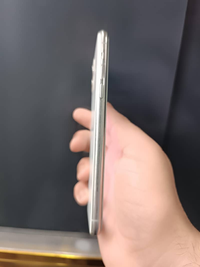iPhone 11 pro max 5