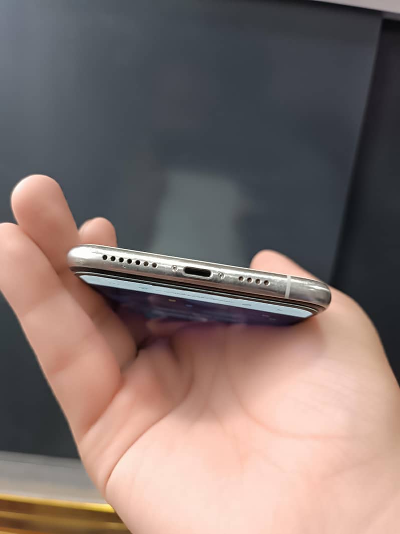 iPhone 11 pro max 6