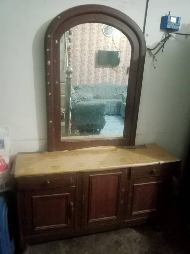 Dressing table 0
