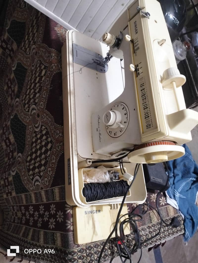 Singer Sewing machine 1