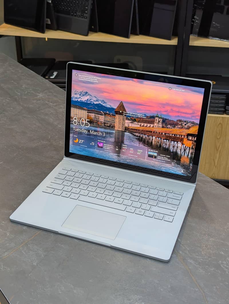 Microsoft Surface Book 2 1