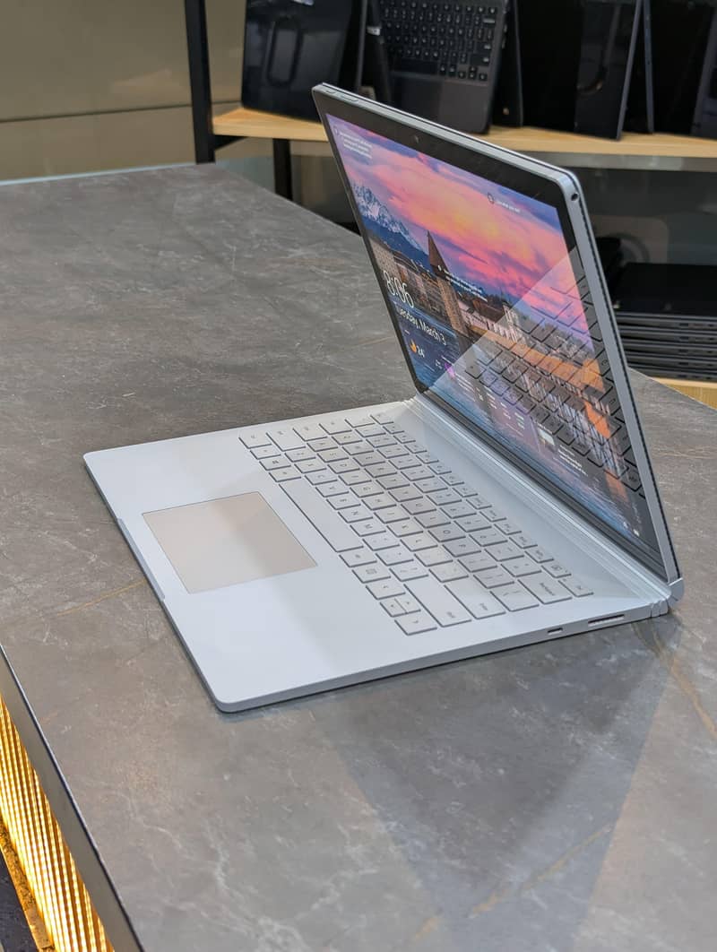 Microsoft Surface Book 2 5