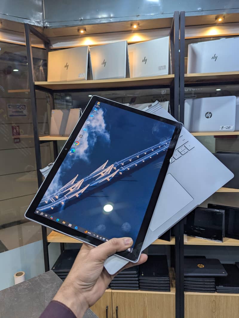 Microsoft Surface Book 2 10