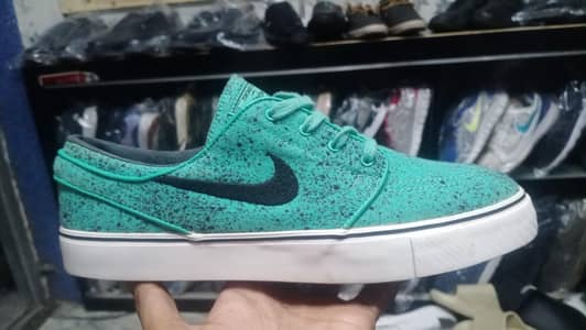 nike/puma