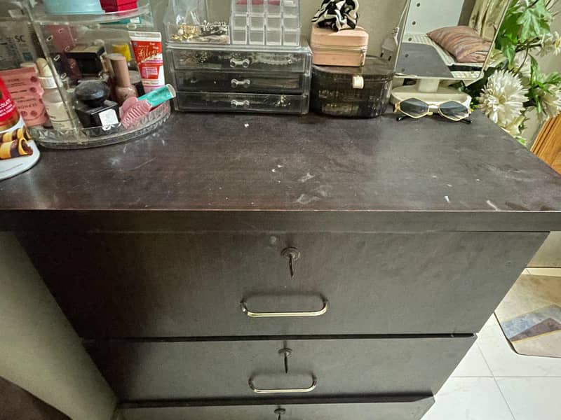 3 drawer unit 1