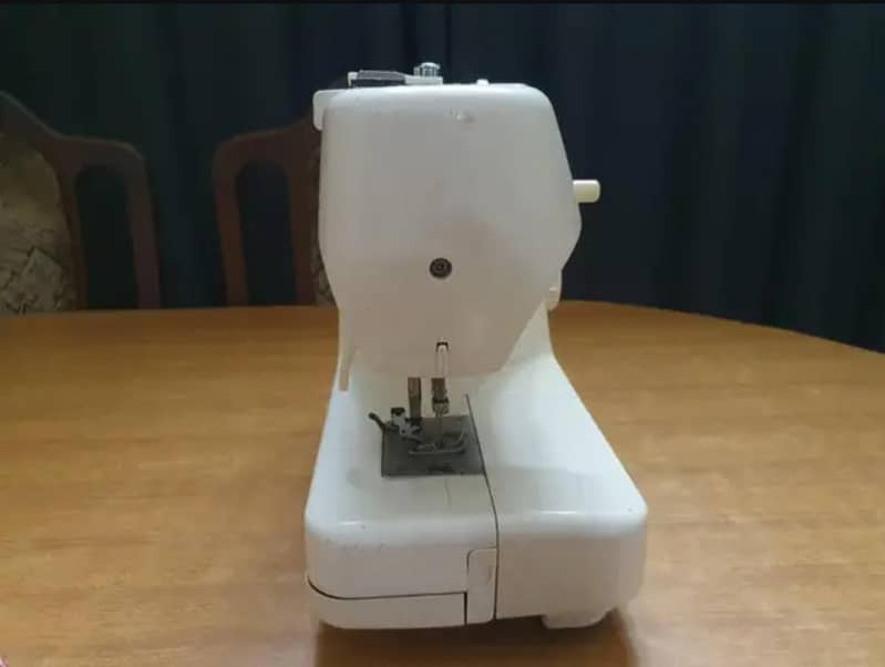 Singer Sewing Machine 4