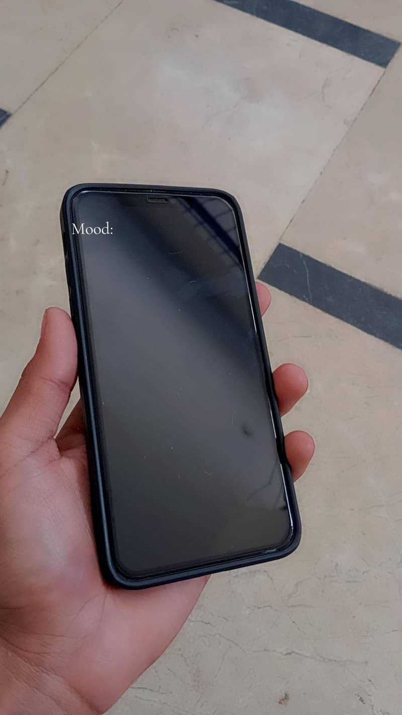 iPhone 11 Pro max. . . . 1