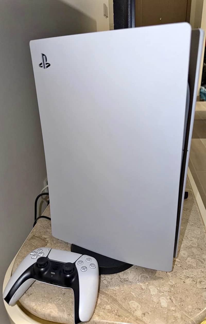 Ps 5 with controller 0