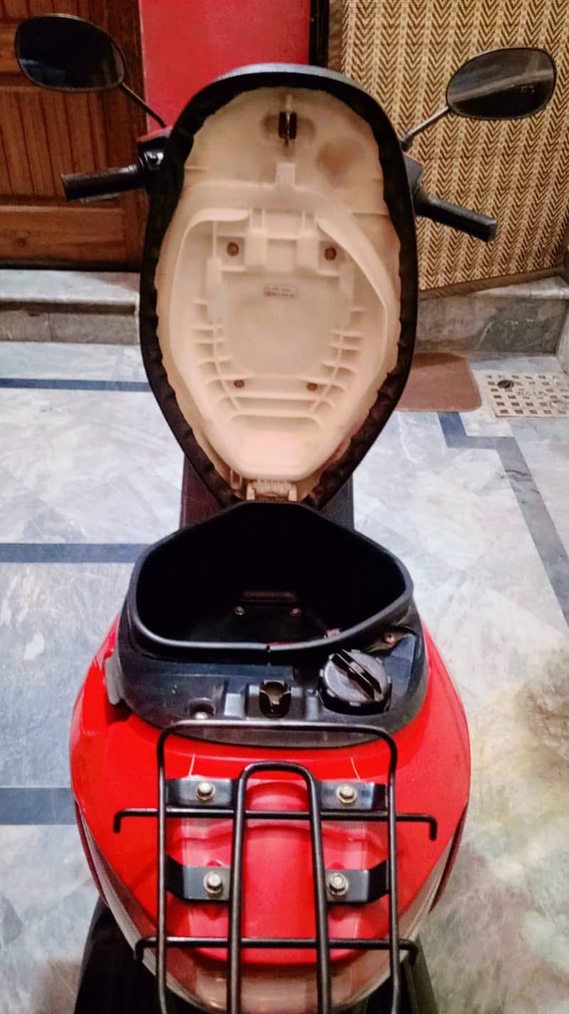 scooty 1