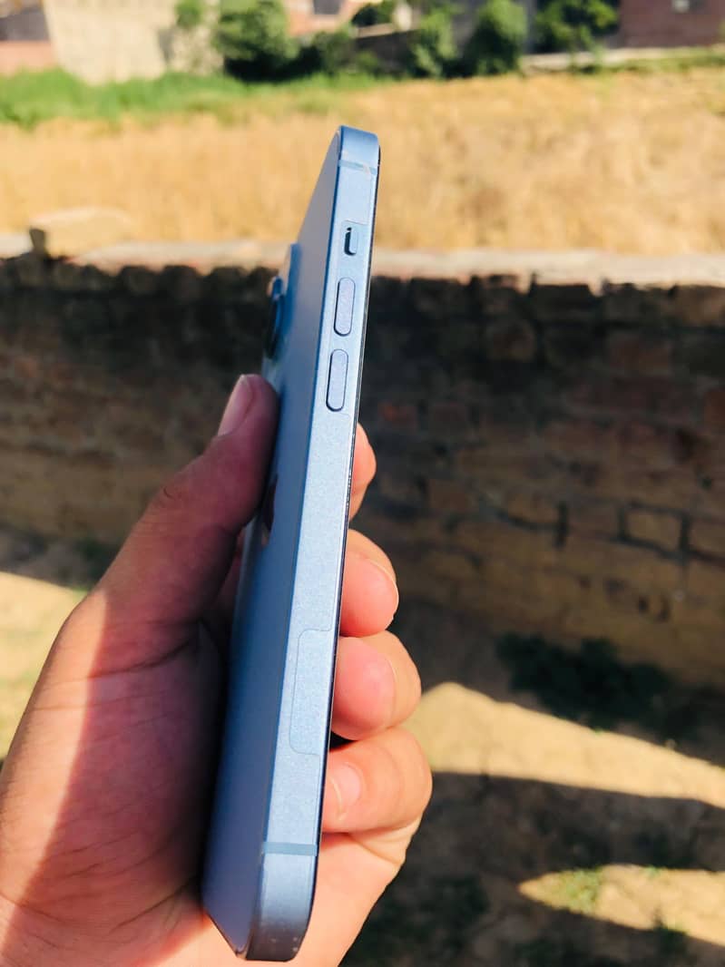 iPhone 14 3