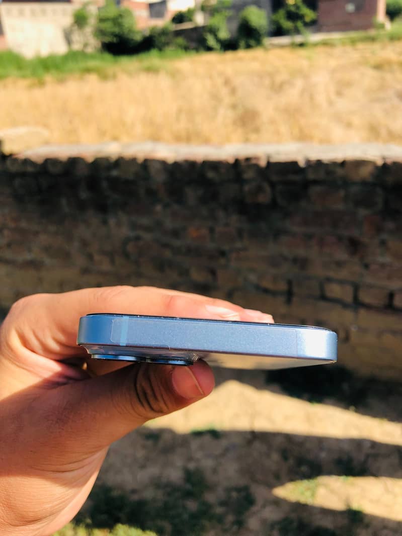 iPhone 14 4
