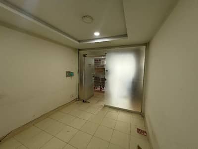 Office Of 750 Square Feet In Blue Area Is Available