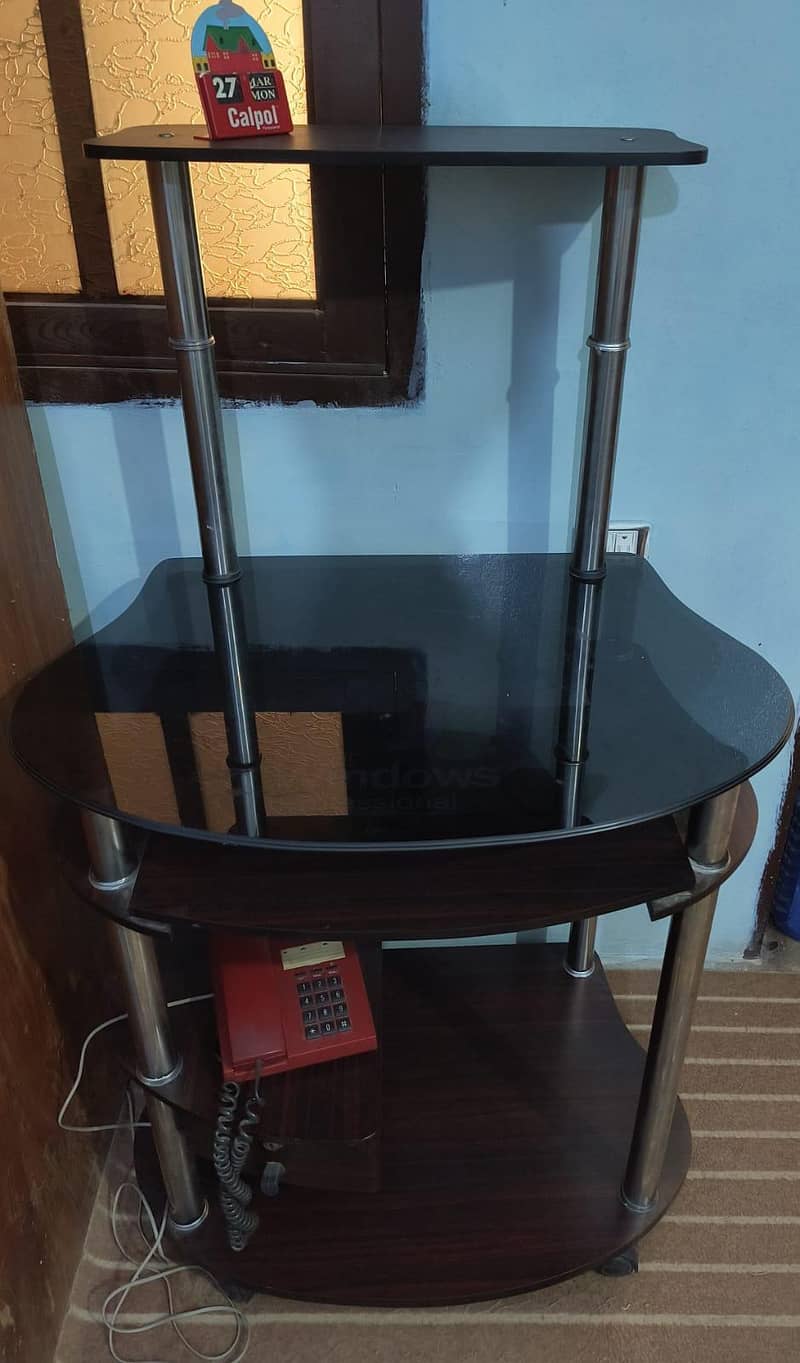 Computer Table Good Condition 2