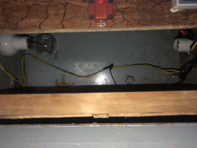 50 eggs incubator 10/8 condition — photo 2