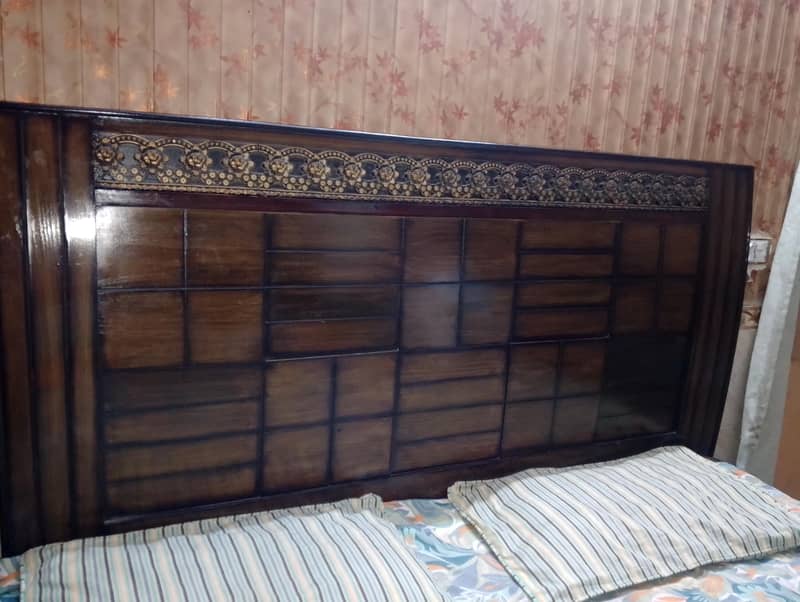 bed 2side table 0