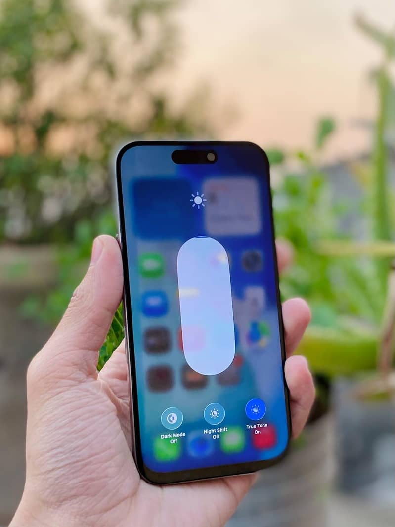 Iphone 15 pro panel 2