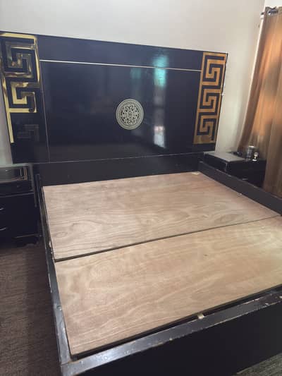 Bedroom set for sale (bed + dressing + side tables)