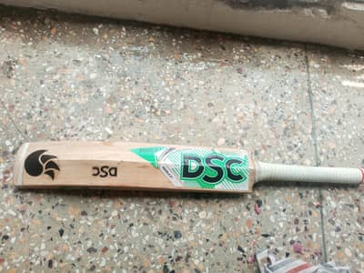 IAM SELLING MY DSC BAT ORIGNAL BAT READY TO GO