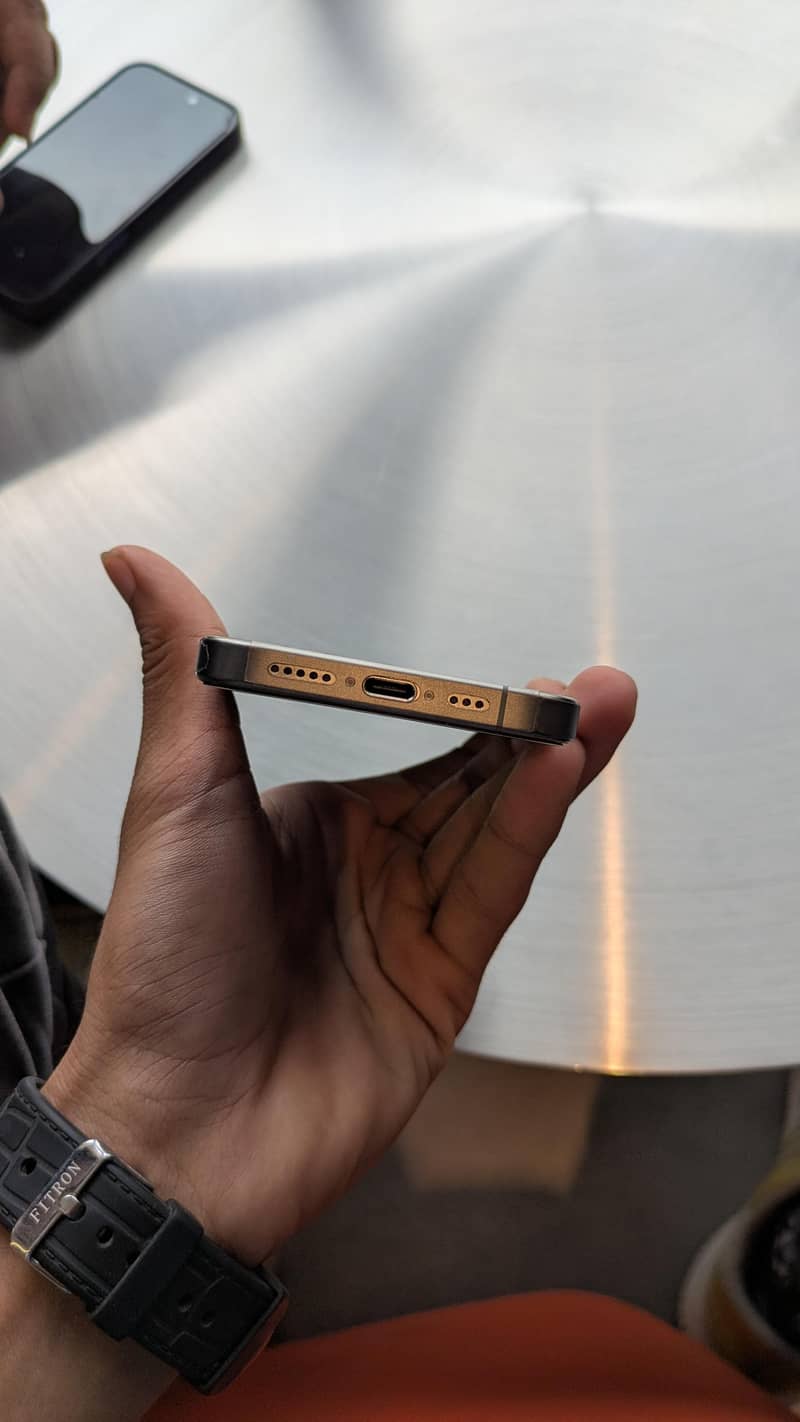 iphone 15 pro 2