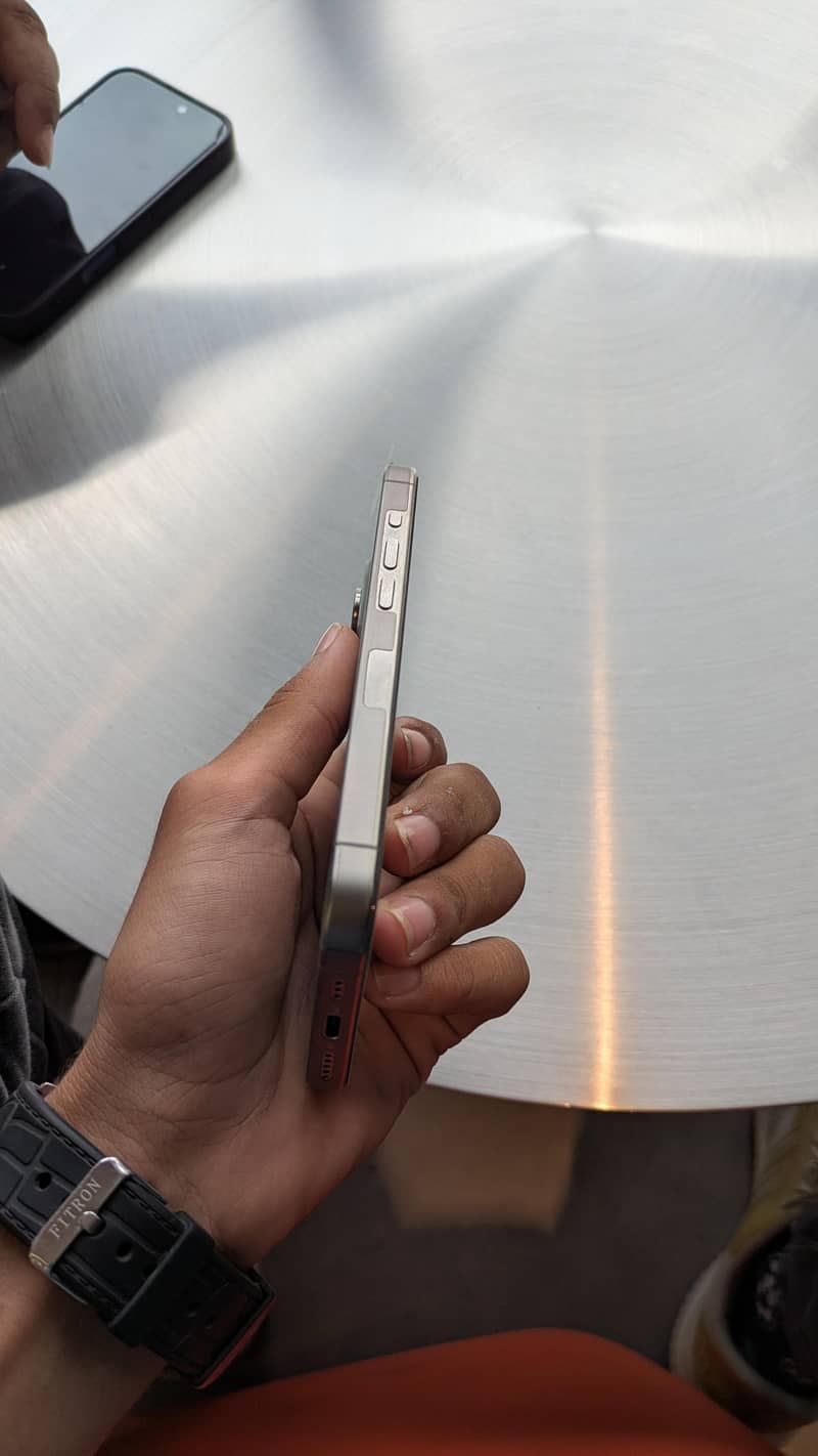 iphone 15 pro 4