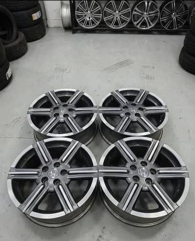 HR-V 17 Inche's Geniune Alloy's. . . .