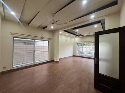1 Kanal Full House For Rent In DHA Phase 8 Ex Park View - Near To Park And Commercial Area