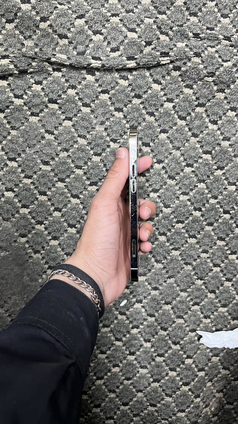 IPHONE 12 pro 4