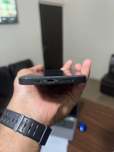 14 pro max black colour