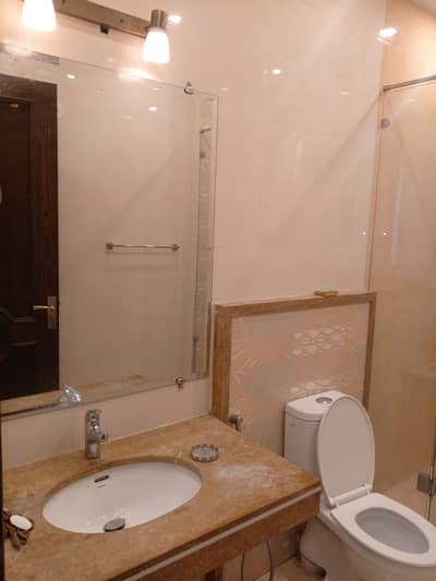 5 MARLA FULL HOUSE FOR RENT GOOD LOCATION HOUSE AND GOOD CONDITION