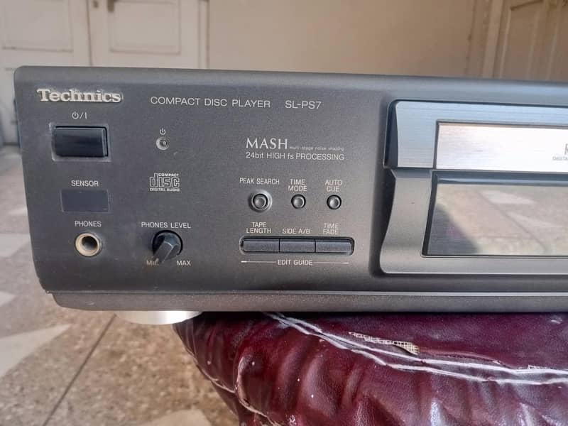 Technics SL- PS7   CD player 1