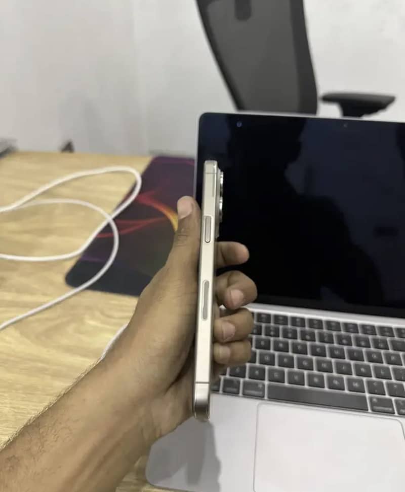 IPhone 16 Pro Max 1