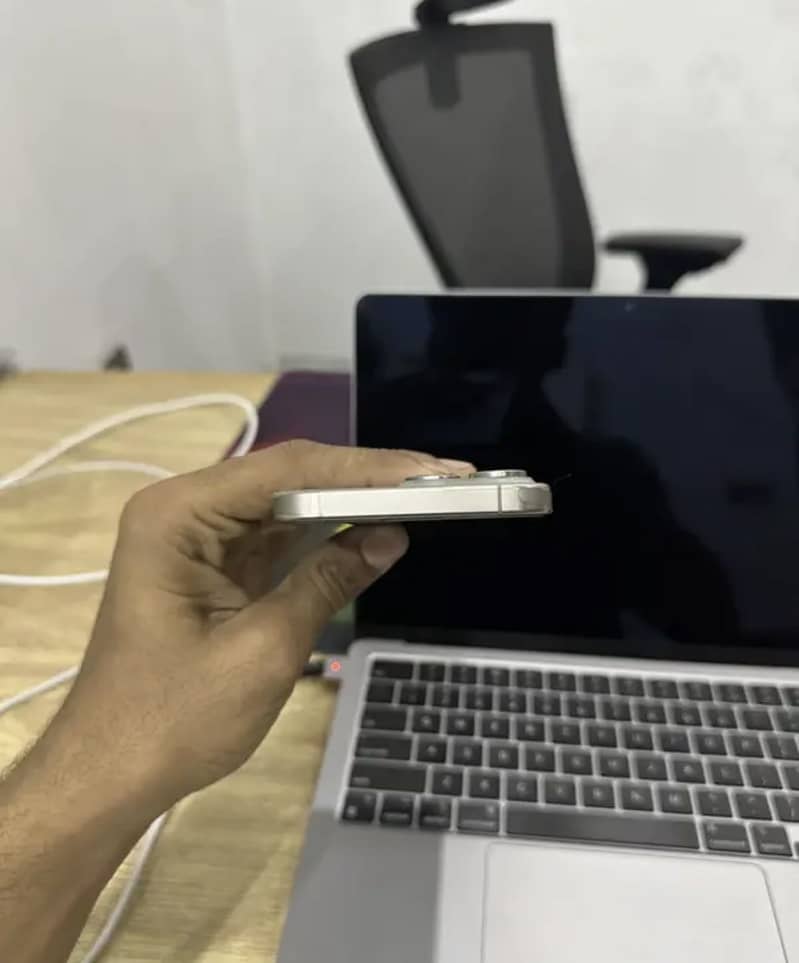 IPhone 16 Pro Max 2