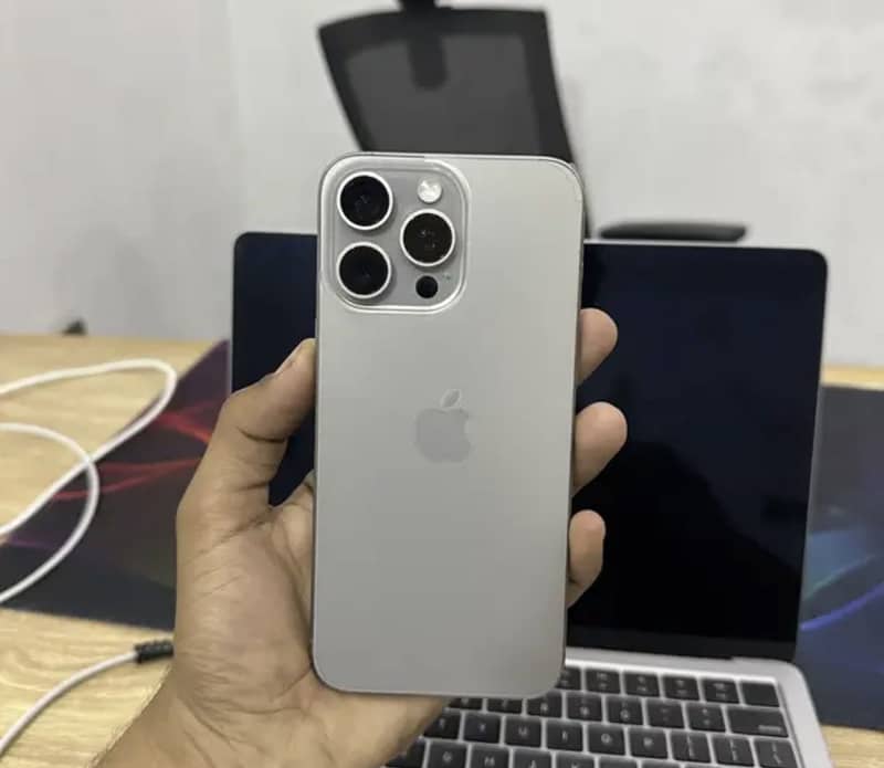IPhone 16 Pro Max 3