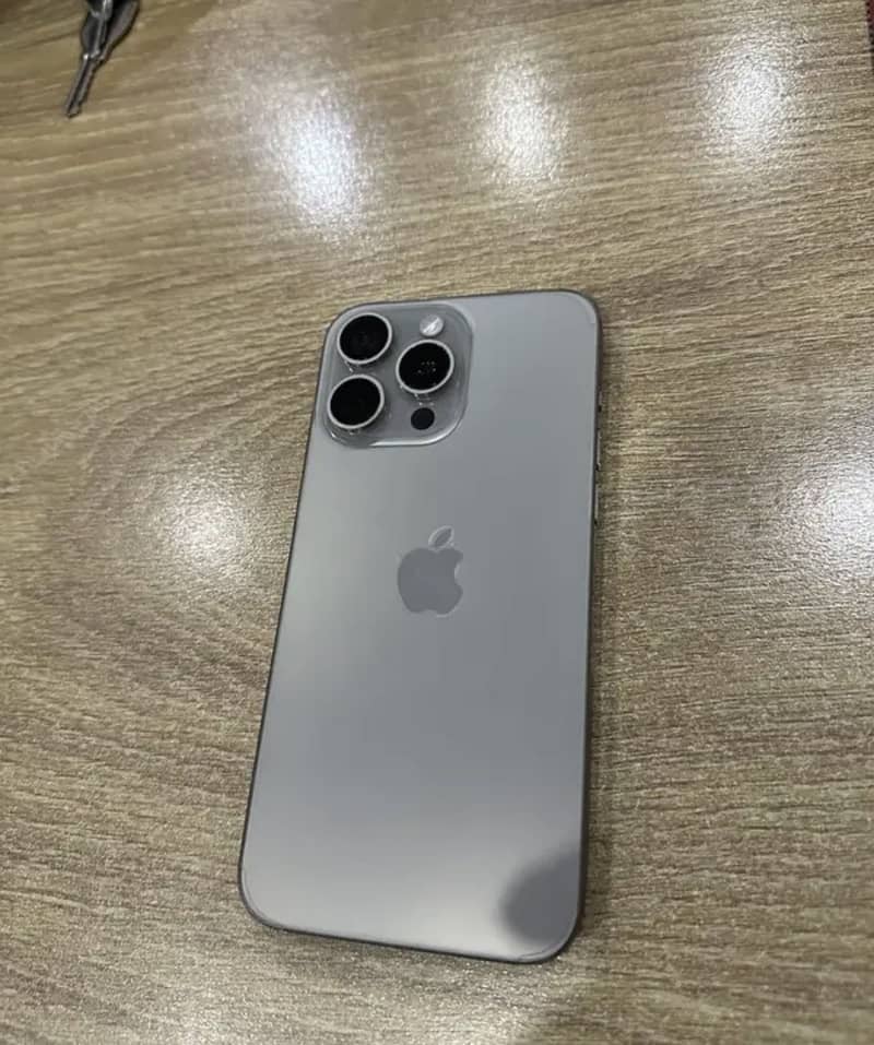 IPhone 16 Pro Max 4
