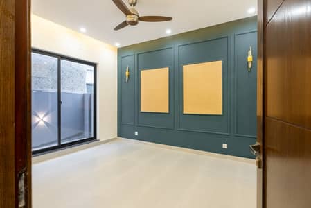 10 MARLA OWNER BUILD BRAND NEW HOUSE WITH MODREN DESIGN WITH BRANDED ACCESSORIES AVAILABLE FOR SALE ON REASONABLE PRICE