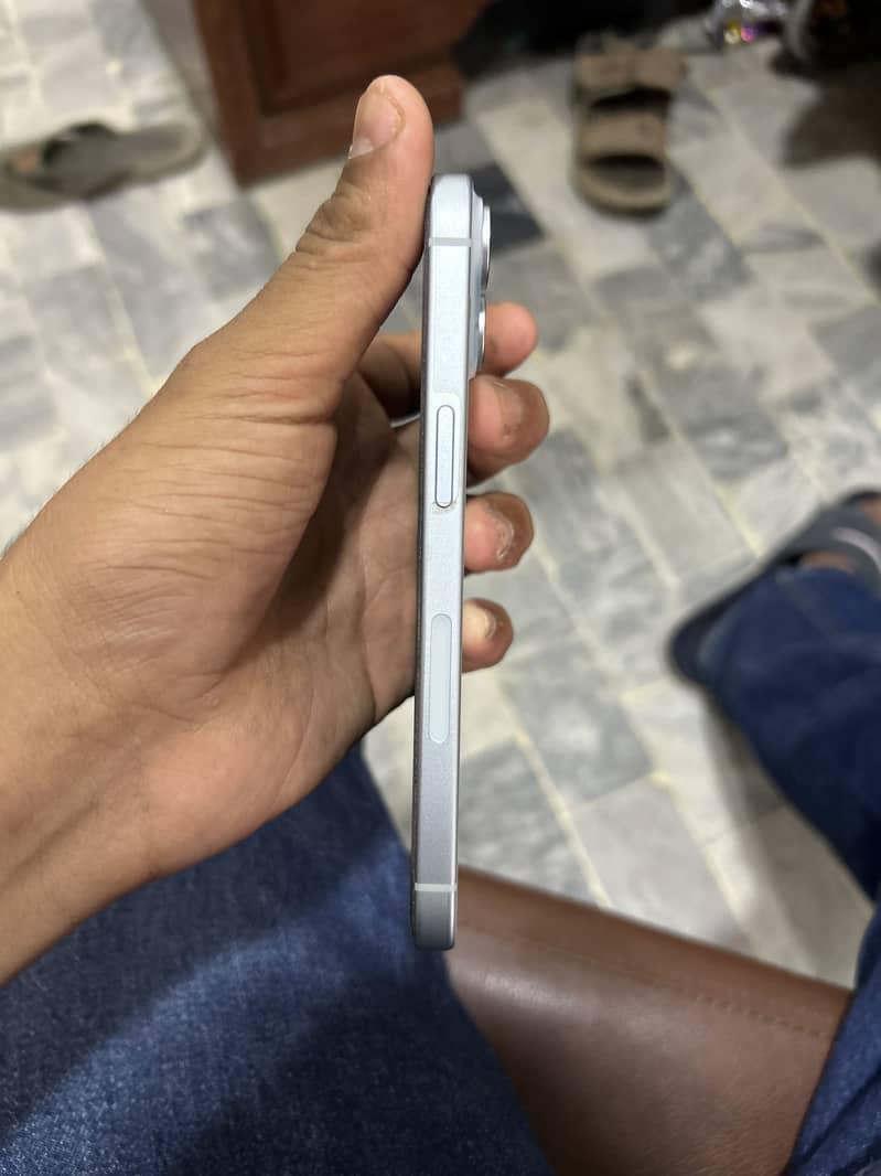 iPhone 15 3