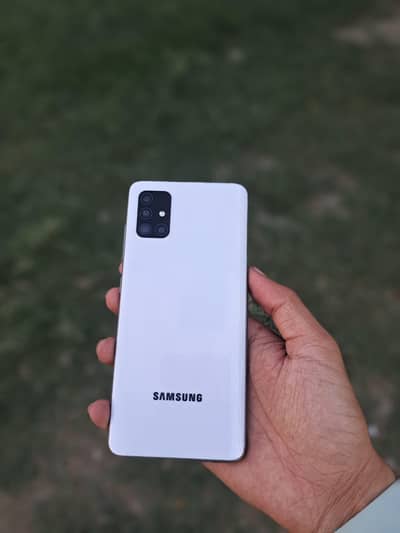 SAMSUNG A51