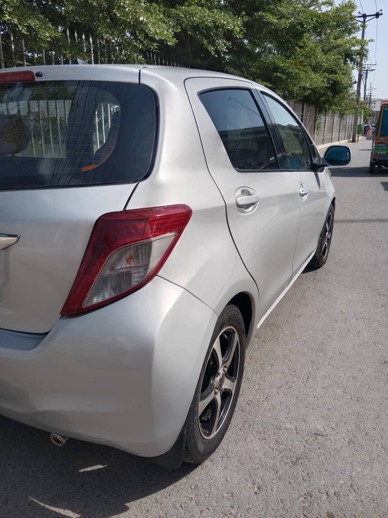 toyota vitz 4