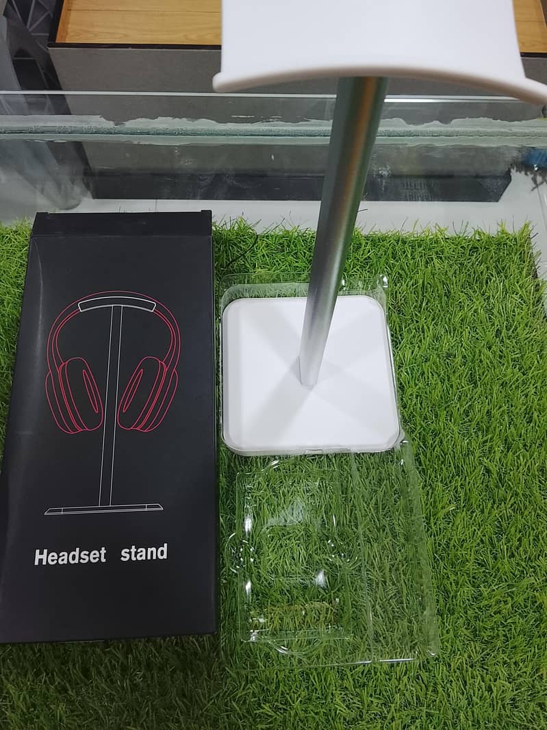 Head Set Stand 2