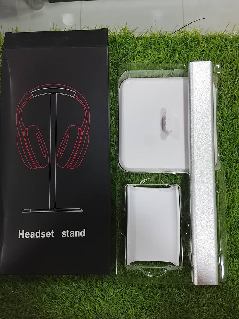 Head Set Stand 3