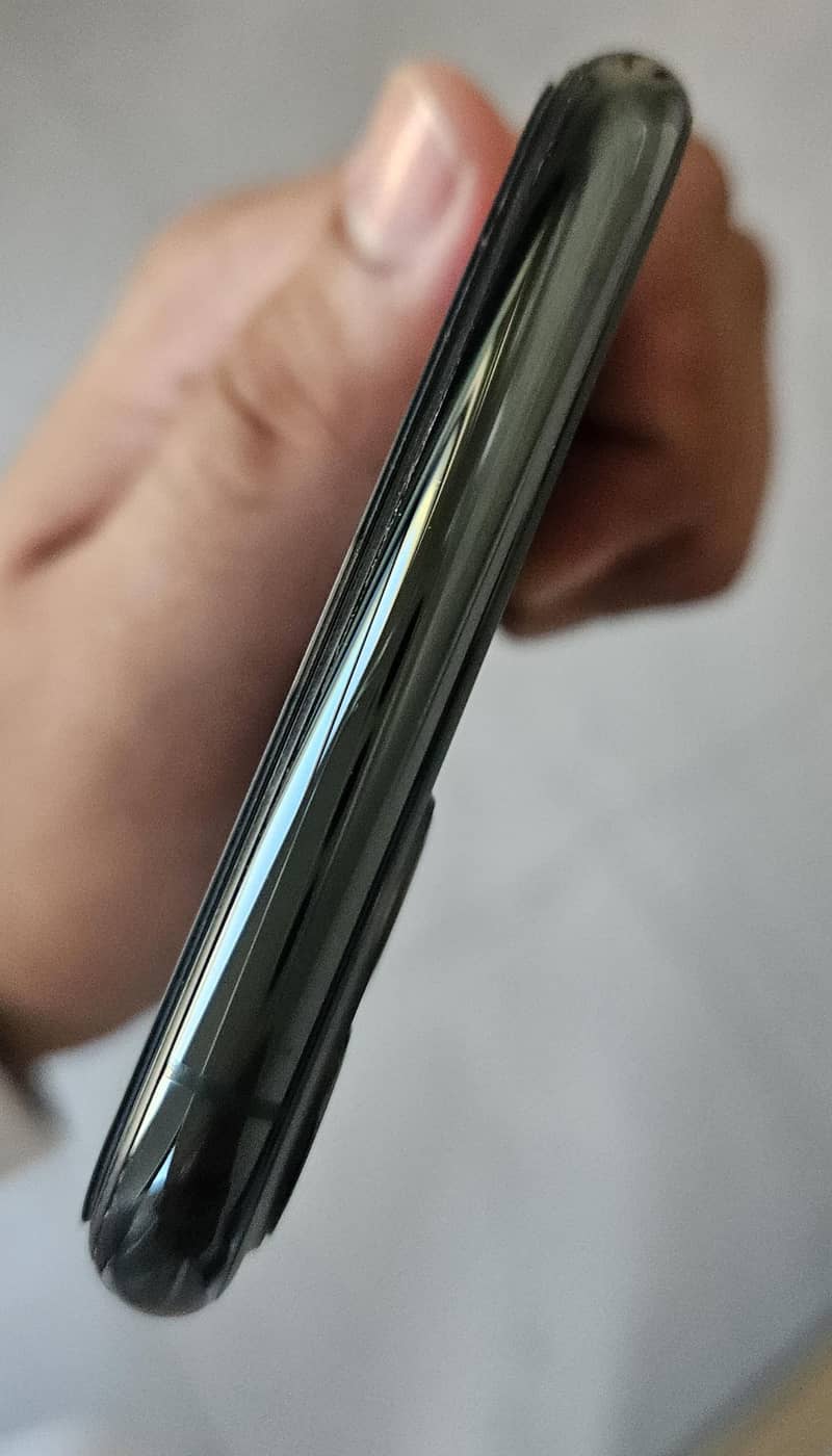 iPhone 11 Pro Max 4
